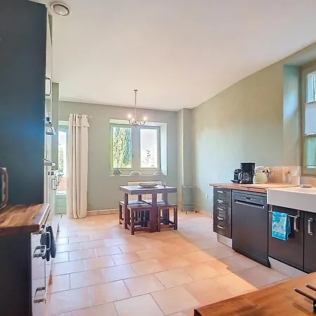 Сasa de vacaciones Maison Du Porche 4 étoiles, Piscine, 10 Voyageurs Maignaut