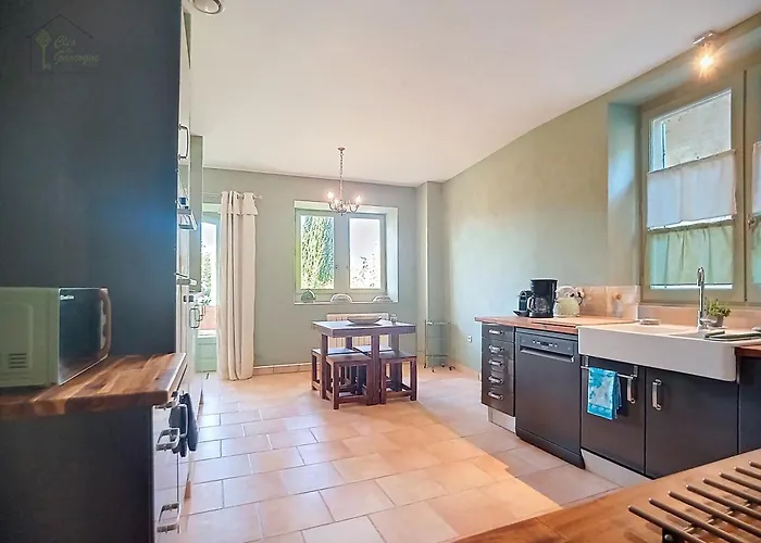 Сasa de vacaciones Maison Du Porche 4 étoiles, Piscine, 10 Voyageurs Maignaut