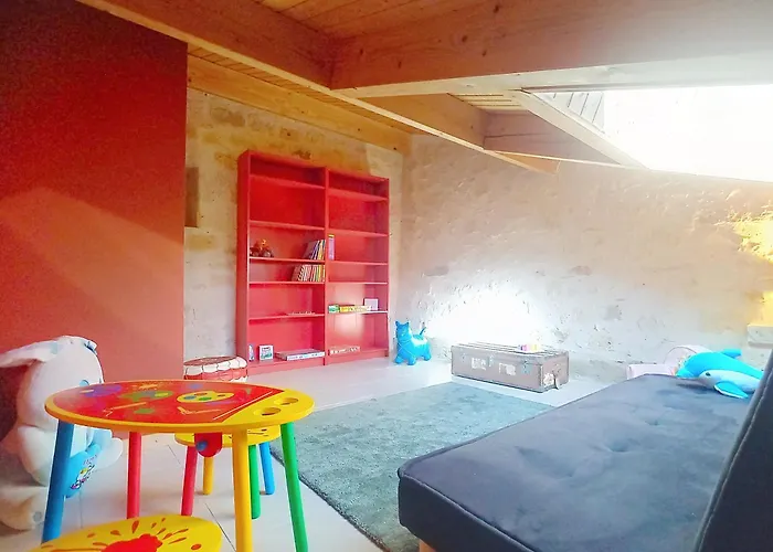 Сasa de vacaciones Maison Du Porche 4 étoiles, Piscine, 10 Voyageurs Maignaut