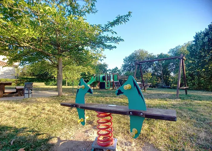 Сasa de vacaciones Maison Du Porche 4 étoiles, Piscine, 10 Voyageurs Maignaut